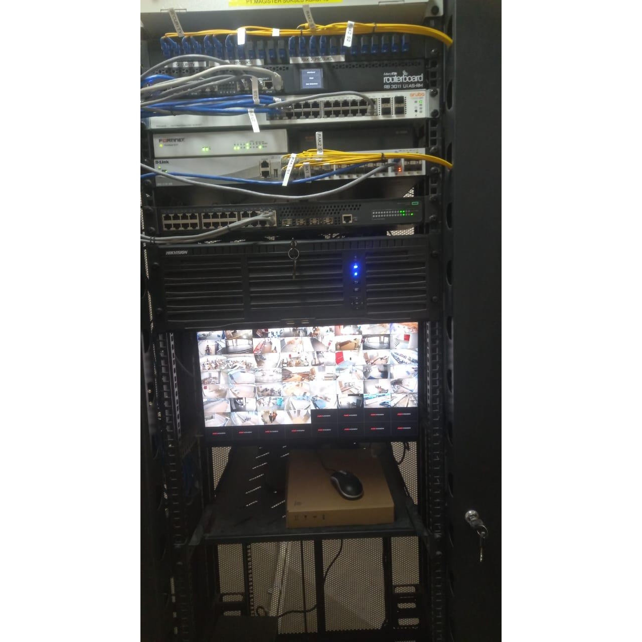 12 RACK SERVER