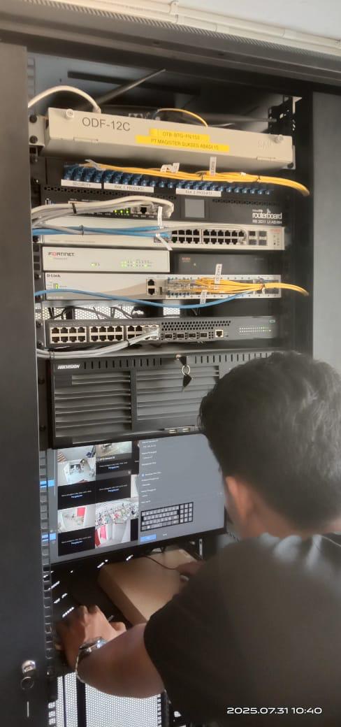 Dokumentasi pemasangan server rack